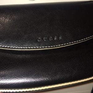 BRAND NEW - Guess pochette